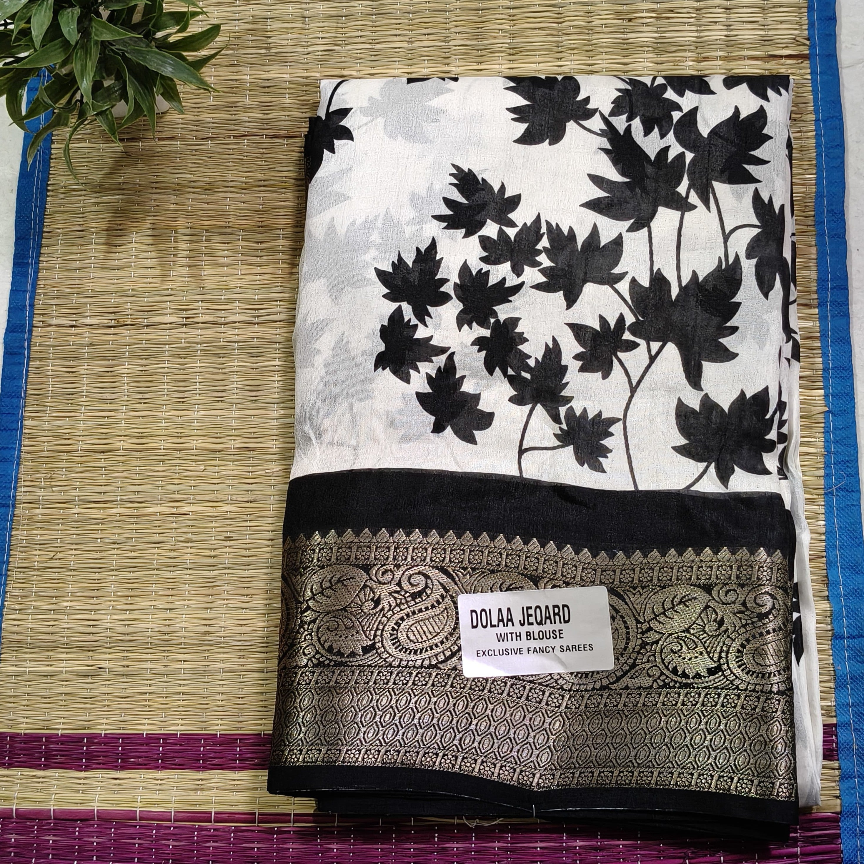 Dolla Jacquard (Leaves)